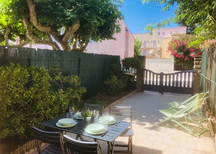 Maisonnette Climatisee Refaite A Neuf Avec Parking A 300M De La Plage