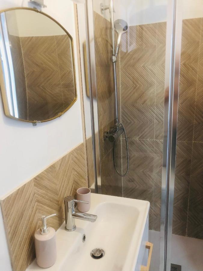 Maisonnette Climatisee Refaite A Neuf Avec Parking A 300m De La * Le Grau-d'Agde
