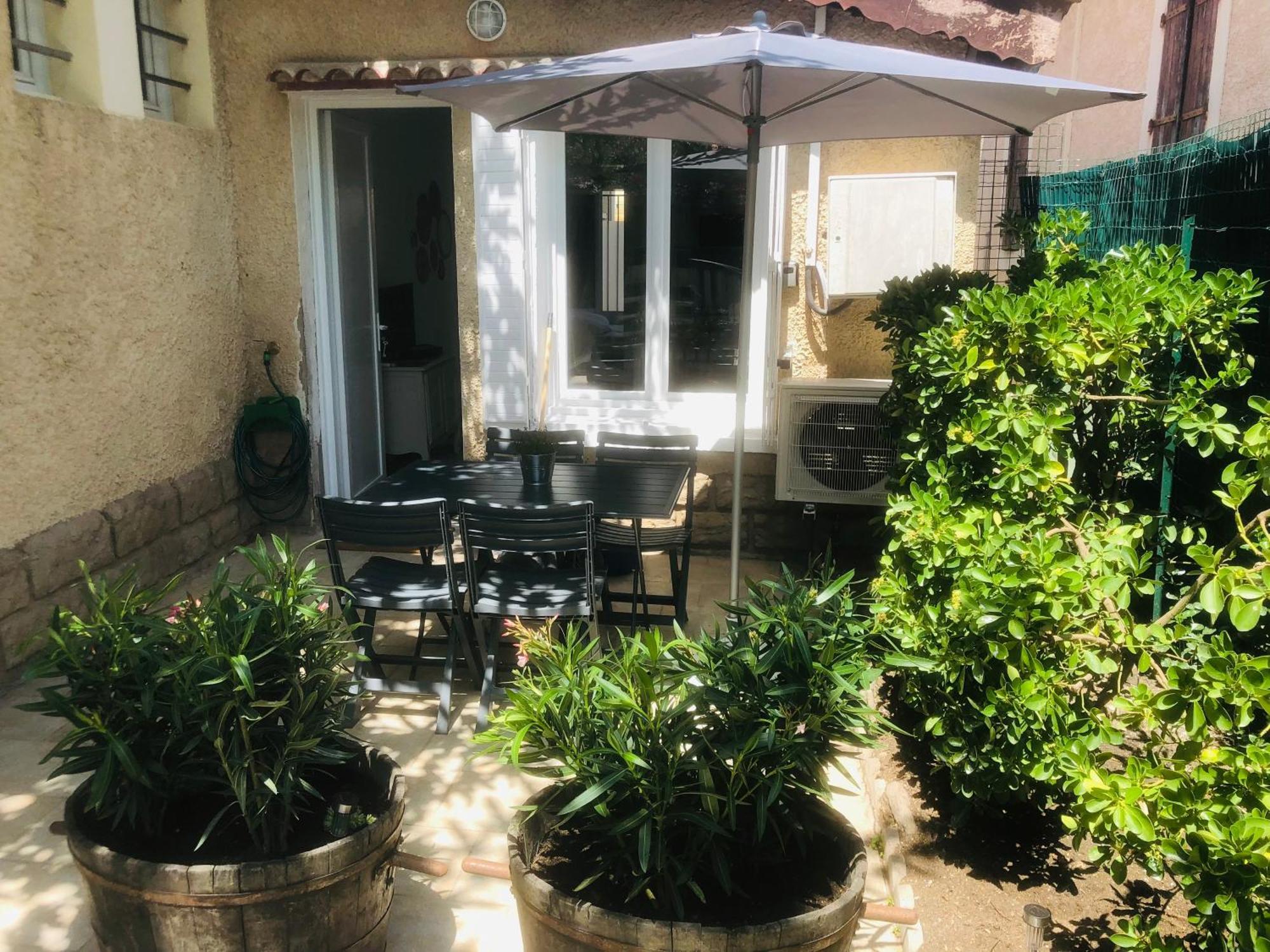 Maisonnette Climatisee Refaite A Neuf Avec Parking A 300m De La Holiday home *